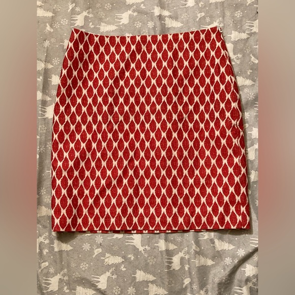 Ann Taylor Dresses & Skirts - Ann Taylor patterned red and white mini skirt zipper in back size 0